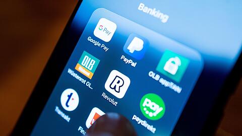 Die britische Digitalbank Revolut startet ein eigenes vollständiges Mobilfunkangebot. (Symbolbild).