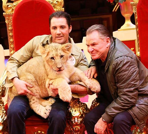 Martin Lacey jr., Fritz Wepper und Löwe Elvis