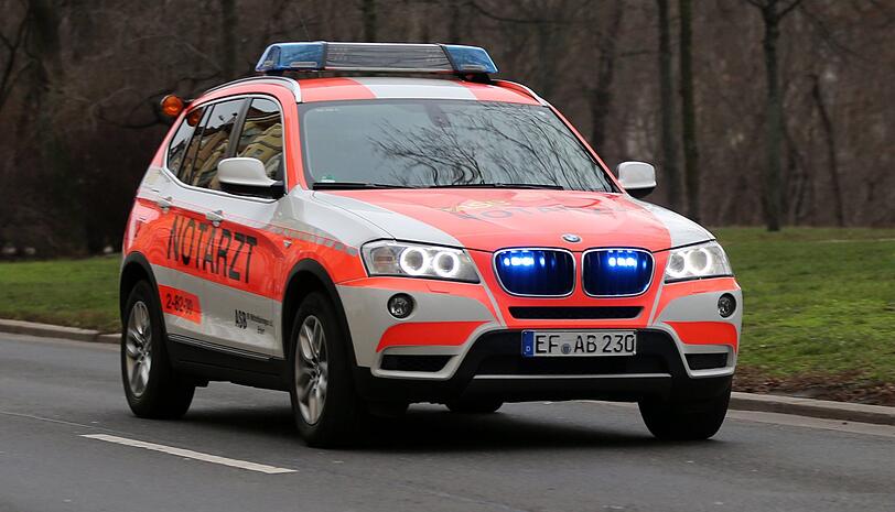 Die 19-jährige Fahrerin starb noch am Unfallort. (Symbolbild)