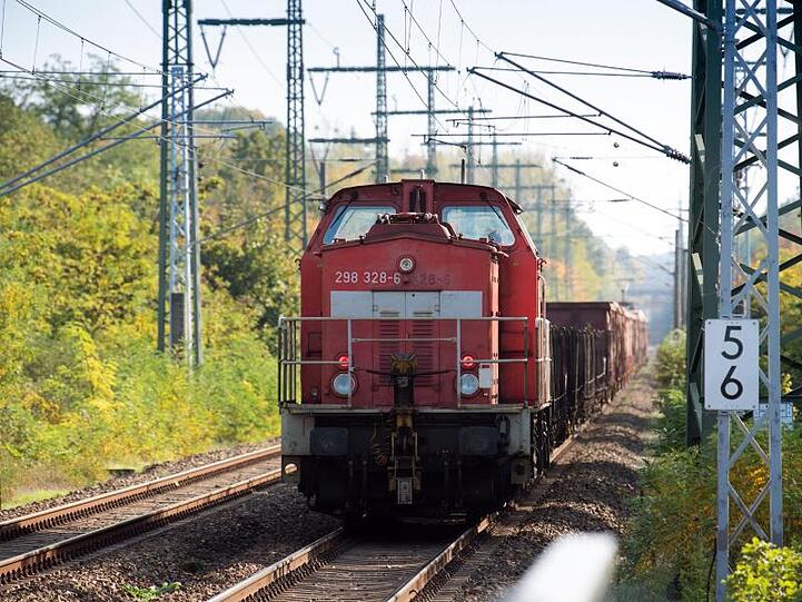 DB Cargo hatte im vergangenen Jahr 232 Millionen Tonnen Güter transportiert. Seit 2010, als es noch 415 Millionen Tonnen waren, geht die Menge zurück.