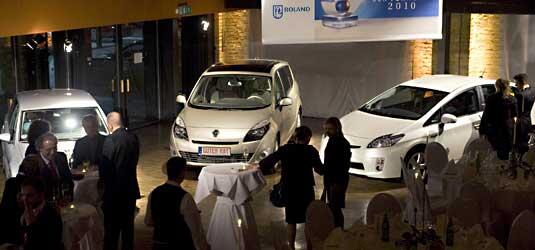 Gäste der Preisverleihung "Auto der Vernunft 2010" kommen in das Meilenwerk in Berlin.
