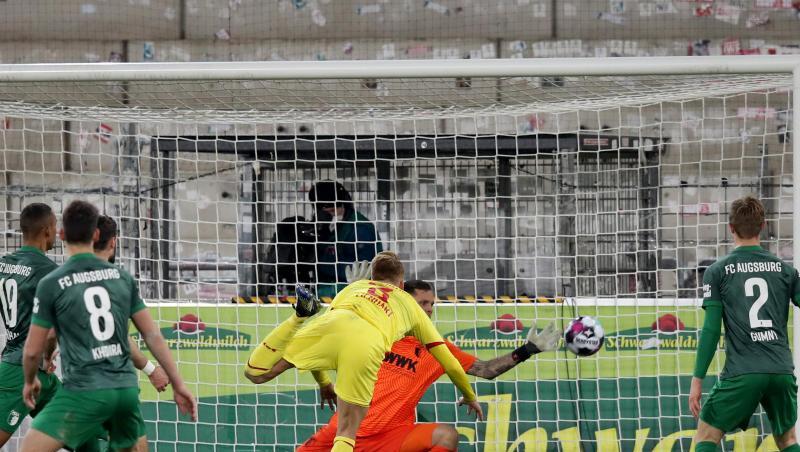 Philipp Lienhart (M) markierte beim Freiburger Sieg gegen Augsburg den Endstand.