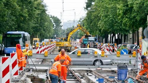Noch wird auch am Leonrodplatz auf Hochtouren gearbeitet. Noch wird auch am Leonrodplatz auf Hochtouren gearbeitet.