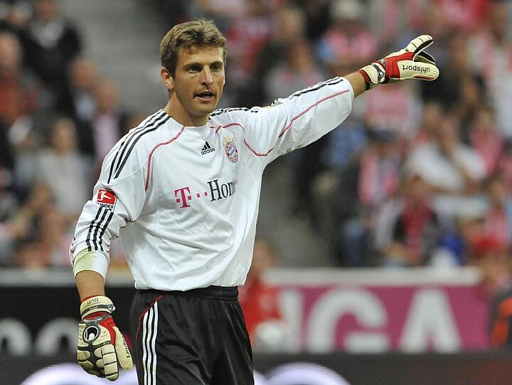 Jörg Butt wurde für die Bank verpflichtet. Doch schon bald konnte er Rensing verdrängen und gewann mit den Bayern das Double und spielte das Champions League Finale.