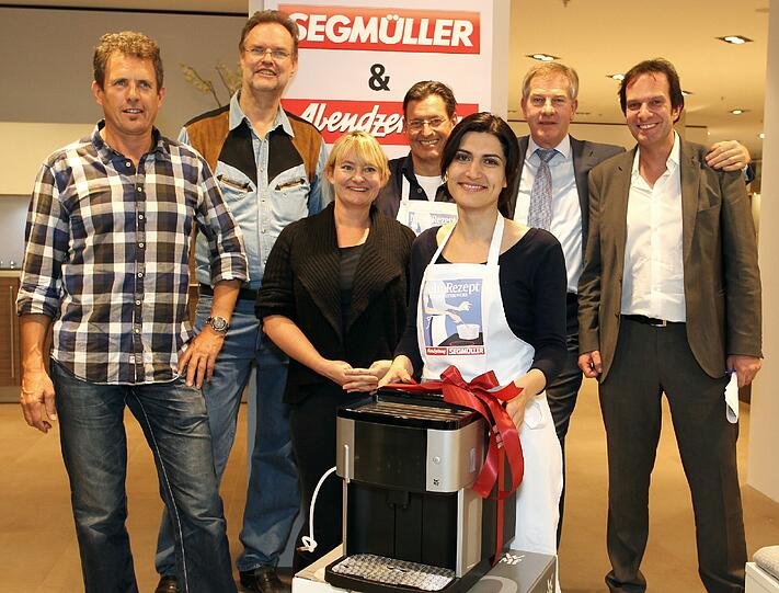 Für alle fünf Finalisten war der AZ-Kochwettbewerb ein tolles Erlebnis! Für alle Finalisten gibt es je ein hochwertiges WMF-Kochset - so muss niemand mit leeren Händen nach Hause gehen.