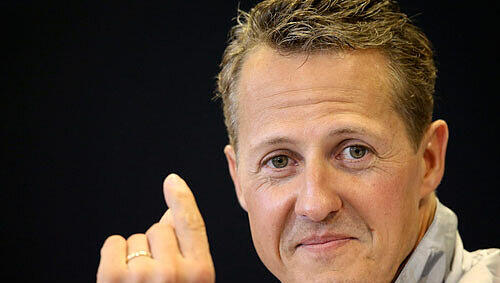 Michael Schumacher, aufgenommen am 30.08.2012 bei einer Pressekonferenz in Spa-Francorchamps (Belgien). Michael Schumacher kämpft am Neujahrestag 2014 gegen den Tod. Seine Familie, Freunde, Fans, die Sportwelt bangen noch länger um das Leben des heute 45 Jahre alten Rekordweltmeisters der Formel 1. Bei einem Sturz auf Skiern in den französischen Alpen hatte sich der siebenmalige Champion Ende 2013 ein schweres Schädel-Hirntrauma zugezogen. Michael Schumacher, aufgenommen am 30.08.2012 bei einer Pressekonferenz in Spa-Francorchamps (Belgien). Michael Schumacher kämpft am Neujahrestag 2014 gegen den Tod. Seine Familie, Freunde, Fans, die Sportwelt bangen noch länger um das Leben des heute 45 Jahre alten Rekordweltmeisters der Formel 1. Bei einem Sturz auf Skiern in den französischen Alpen hatte sich der siebenmalige Champion Ende 2013 ein schweres Schädel-Hirntrauma zugezogen.