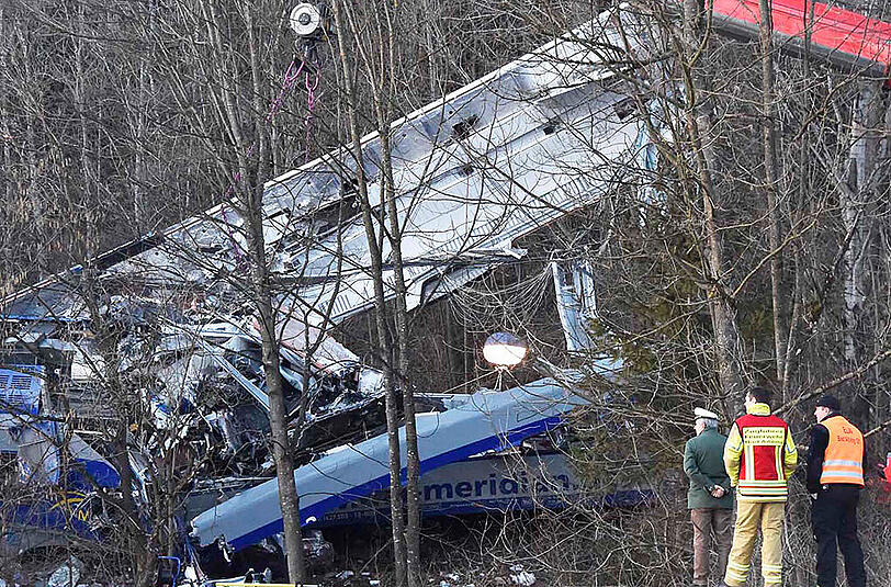 So kompliziert verläuft die Bergung der ineinander verkeilten Unglückszüge.