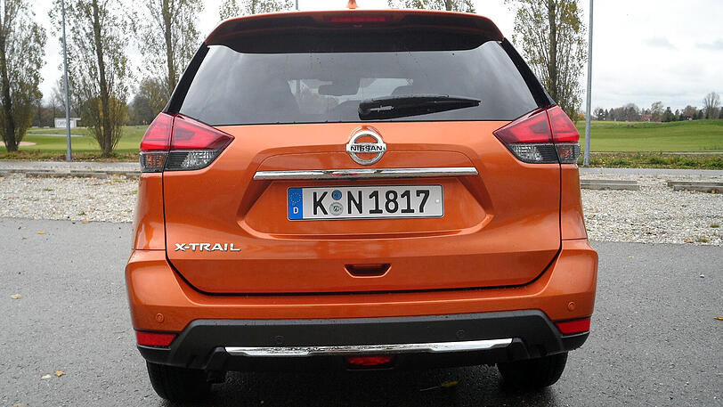 Die Heckklappe des X-Trail lässt sich jetzt auch per Sensor unter der Heckschürze öffnen und schließen.