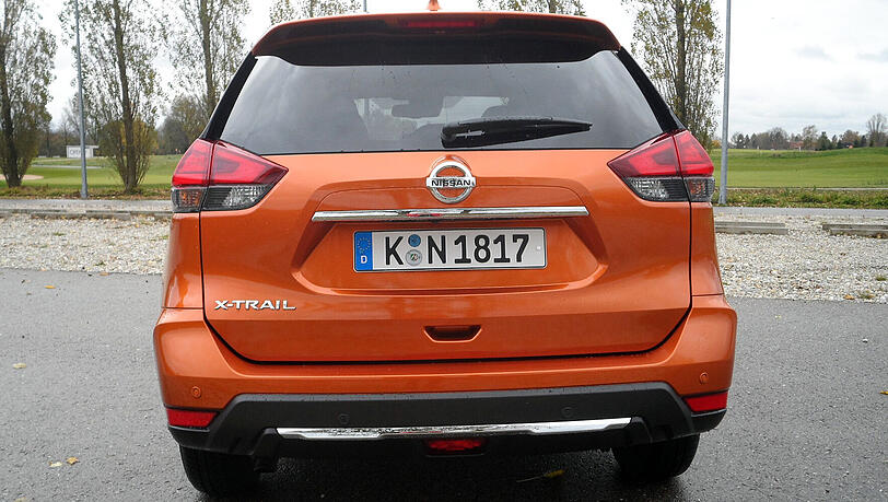 Die Heckklappe des X-Trail lässt sich jetzt auch per Sensor unter der Heckschürze öffnen und schließen. Die Heckklappe des X-Trail lässt sich jetzt auch per Sensor unter der Heckschürze öffnen und schließen.