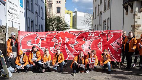 Die Gewerkschaft NGG fordert unter anderem ein 13. Monatsgehalt für Lieferando-Fahrer.