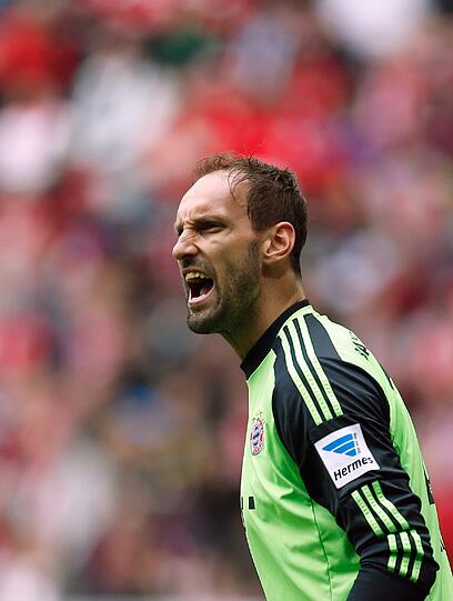 TOM STARKE: Note 1.
Dritter Pflichtspieleinsatz für den Ersatzkeeper. immer noch kein Gegentor. Hielt einen scharf, aber nicht allzu platziert geschossenen Elfer von Simons mit dem Gesicht (47.). Gegen Feulners Schuss zudem schnell unten (44.), hielt auch gut gegen Kiyotake (59.) und Nilsson (85.). Bayerns 19. &bdquo;Zu Null&ldquo; der Saison &ndash; Rekord von Werder 1988 und Bayern 2002 eingestellt!