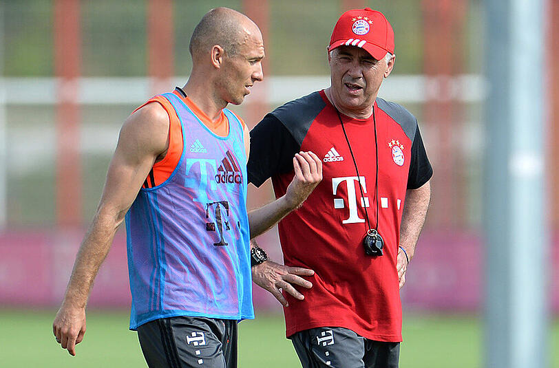 Carlo Ancelotti mit Arjen Robben.