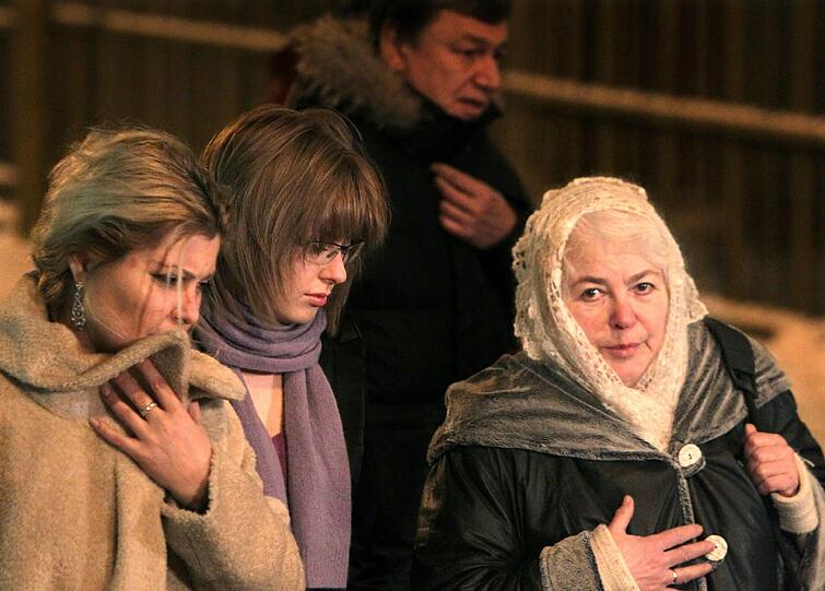 Marina Chodorkowski, die Mutter des Kreml-Kritikers, seine Frau Inna (l.) und die gemeinsame Tochter Anastasia in der Mitte.