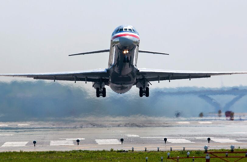 Der Pilot einer "American Airlines"-Maschine stirbt während des Fluges im Cockpit. (Archivfoto)