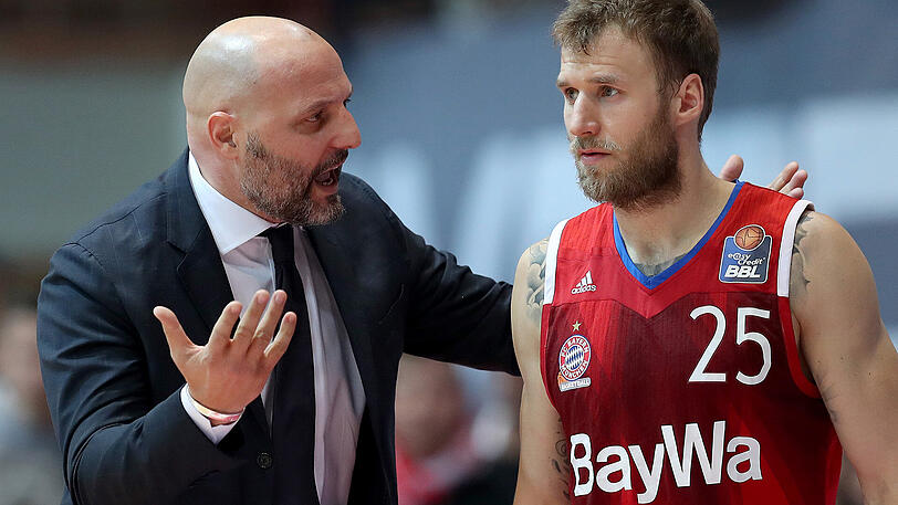"Ehrlich gesagt war das am Anfang ziemlich schwierig für mich", sagt Gavel (r.) über die Zusammenarbeit mit Coach Sasa Djordjevic (l.).