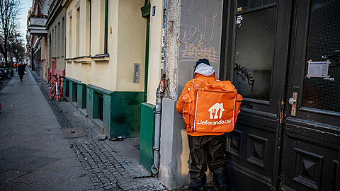 Die Gewerkschaft fordert bessere Arbeitsbedingungen für "Lieferando"-Kuriere (Symbolbild).