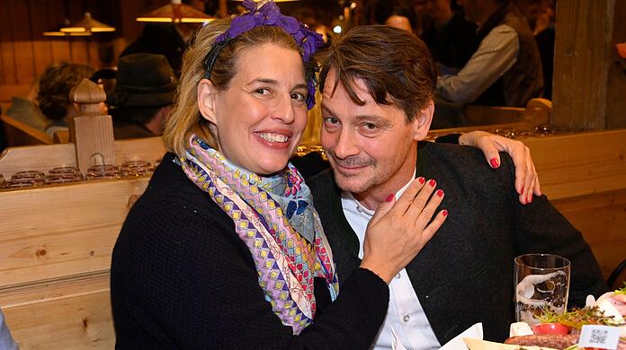 Elena Uhlig und ihr Partner Fritz Karl haben vergangenes Jahr nach 17 Jahren Beziehung geheiratet. Hat sich die Beziehung dadurch geändert?