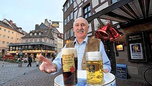Franz Gerber vom „Schlenkerla“ schenkt bereits Augustiner-Bier aus. Das berühmte Rauchbier aus Bamberg wird es aber auch weiter geben. Franz Gerber vom „Schlenkerla“ schenkt bereits Augustiner-Bier aus. Das berühmte Rauchbier aus Bamberg wird es aber auch weiter geben.
