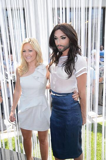 Conchita Wurst mit Helene Fischer.