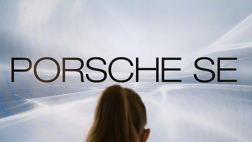 Die VW-Dachgesellschaft Porsche SE ist mit einem Milliardenverlust ins Jahr gestartet. (Archivbild)