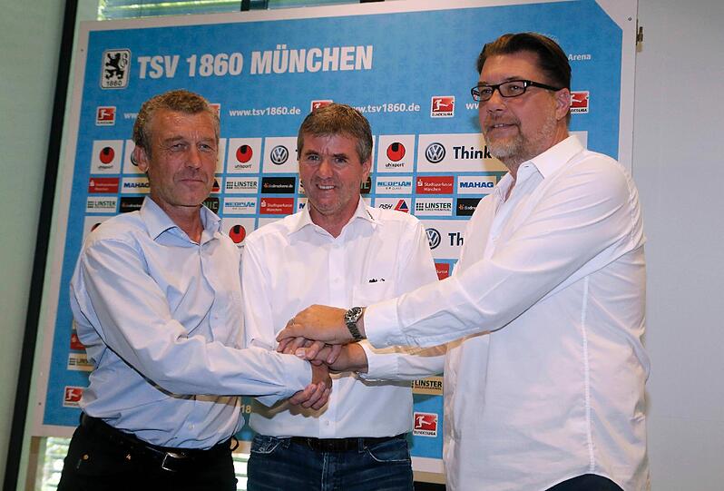 Sportdirektor Hinterberger Trainer Funkel und Präsident Mayrhofer stimmen sich auf die gemeinsame Zukunft ein.
