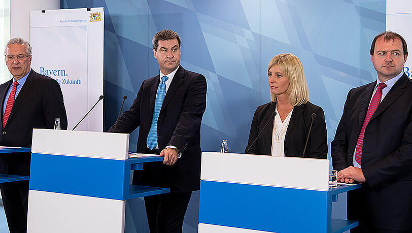 Innenminister Joachim Herrmann (l-r), Finanzminster Markus Söder, Umweltministerin Ulrike Scharf und der Landrat des Landkreises Rottal-Inn Michael Fahmüller bei der PK nach der Kabinettssitzung. Innenminister Joachim Herrmann (l-r), Finanzminster Markus Söder, Umweltministerin Ulrike Scharf und der Landrat des Landkreises Rottal-Inn Michael Fahmüller bei der PK nach der Kabinettssitzung.