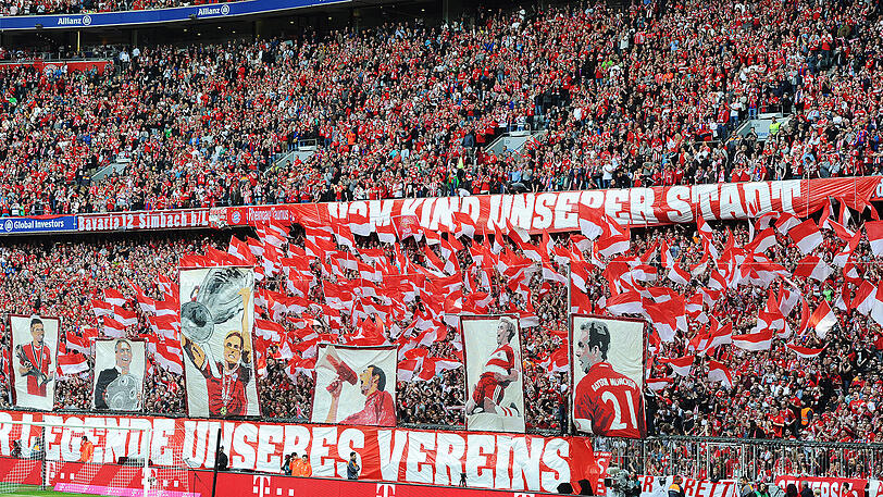 Trotz der auferlegten Zettel-Choreo ließen es sich die Bayern-Ultras nicht nehmen, selbst etwas für Philipp Lahms Abschied vorzubereiten.