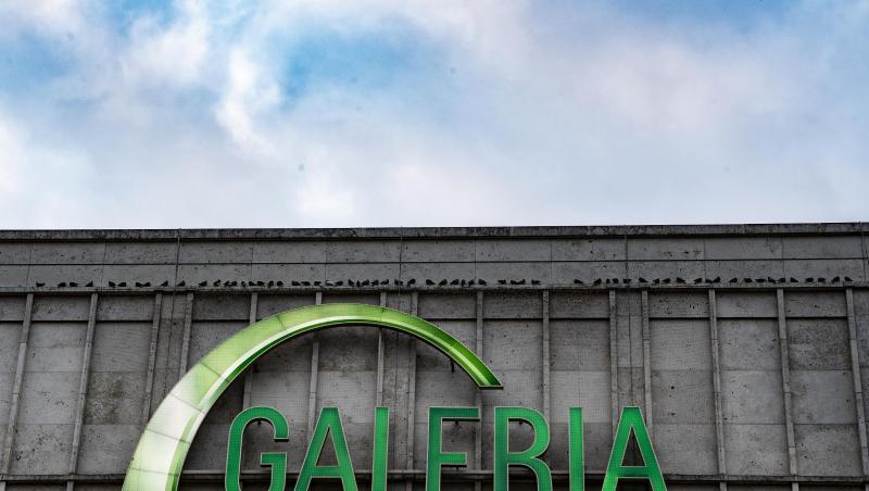 Der Schriftzug Galeria Kaufhof ist an der Fassade der Filiale am Berliner Alexanderplatz. Der Schriftzug Galeria Kaufhof ist an der Fassade der Filiale am Berliner Alexanderplatz.