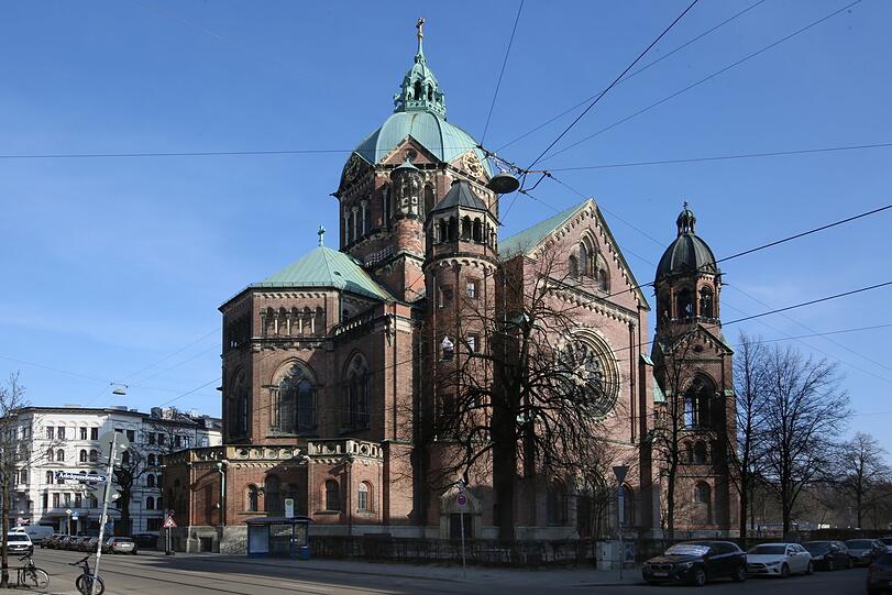 Die Lukaskirche, liebevoll auch "protestantischer Dom" genannt, in ihrer vollen Pracht.