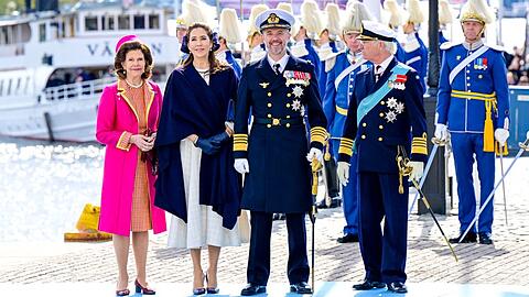 Königin Silvia neben Königin Mary und König Frederik neben König Carl Gustaf (v.l.n.r.) in Stockholm.