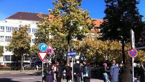 Vor dem Sarcletti steht das Einbahnstraßenschild zur Schulstraße. Vor dem Sarcletti steht das Einbahnstraßenschild zur Schulstraße.