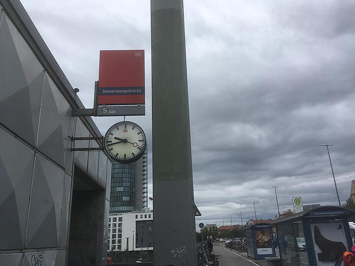 An der Donnersbergerbrücke hatten sie sich verabschiedet.