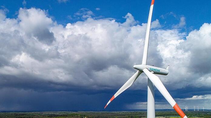 Im Ebersberger Forst werden fünf Windräder gebaut.