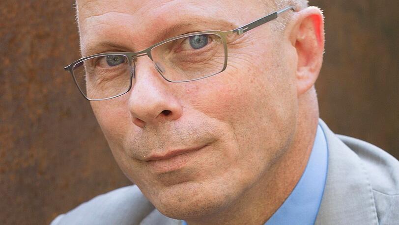 Der 65-jährige Günther Bachmann ist Umweltwissenschaftler, Redner und Publizist. Bis März 2020 war der Generalsekretär des Rates für Nachhaltige Entwicklung (RNE). Der 65-jährige Günther Bachmann ist Umweltwissenschaftler, Redner und Publizist. Bis März 2020 war der Generalsekretär des Rates für Nachhaltige Entwicklung (RNE).