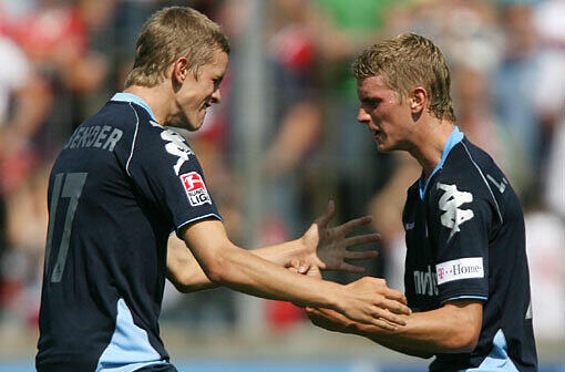 Der doppelte Bender-Jubel: Sven (l.) mit seinem Zwillingsbruder Lars zu gemeinsamen Löwen-Zeiten im Jahre 2007.