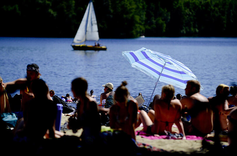 Unfälle am Badesee: In der Nähe von München sind zwei Menschen ertrunken.