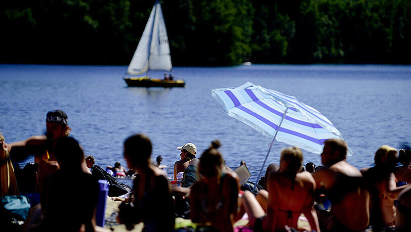 Unfälle am Badesee: In der Nähe von München sind zwei Menschen ertrunken. Unfälle am Badesee: In der Nähe von München sind zwei Menschen ertrunken.