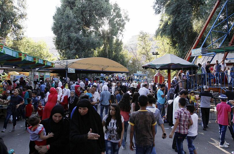 Opferfest in einem Freizeitpark in Damaskus: Die Waffenruhe in Syrien hält derzeit. Foto: Youssef Badawi