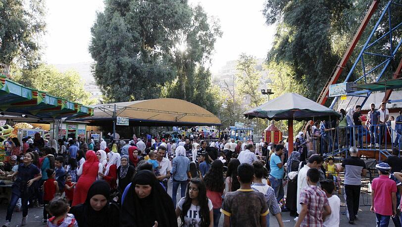 Opferfest in einem Freizeitpark in Damaskus: Die Waffenruhe in Syrien hält derzeit. Foto: Youssef Badawi Opferfest in einem Freizeitpark in Damaskus: Die Waffenruhe in Syrien hält derzeit. Foto: Youssef Badawi