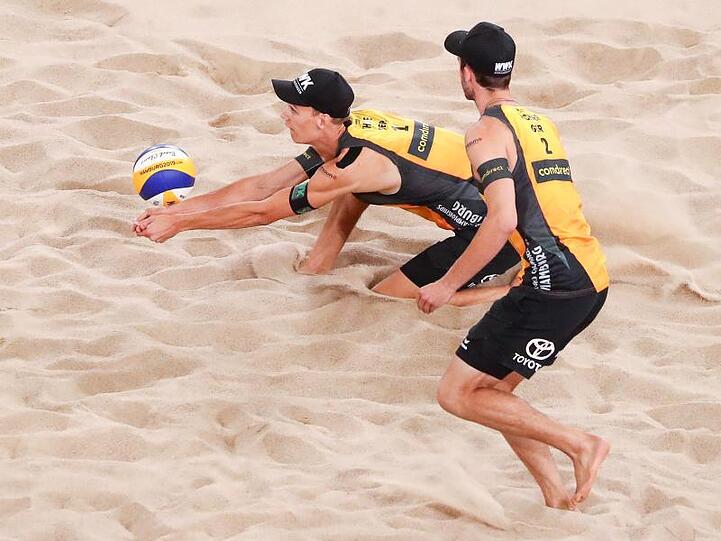 Julius Thole (l) und Clemens Wickler spielen bei der WM um eine Medaille.
