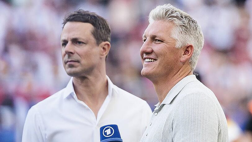 Mit Bastian Schweinsteiger steht Alexander Bommes regelmäßig vor der Kamera. Mit Bastian Schweinsteiger steht Alexander Bommes regelmäßig vor der Kamera.