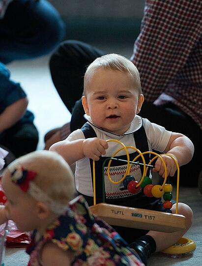 Royal Baby in der Krabbelgruppe. Der kleine Prinz schien sichtlich Spaß zu haben. Die süßen Fotos von der Krabbel-Party.