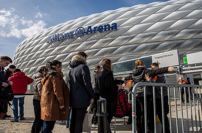 Heimspiele der Bayern und der Löwen während der Wiesn, belasten den ohnehin schon angespannten öffentlichen Nahverkehr in München zusätzlich.