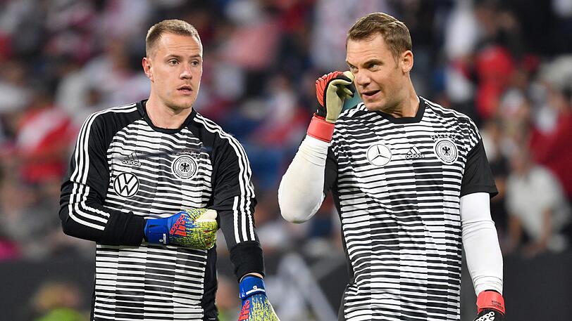 Bayern-Keeper Manuel Neuer (rechts) will sich vor den nächsten Länderspielen der deutschen Nationalmannschaft nicht mehr zur Konkurrenz-Situation im DFB-Team und zum Verhältnis zu Marc-André ter Stegen äußern.