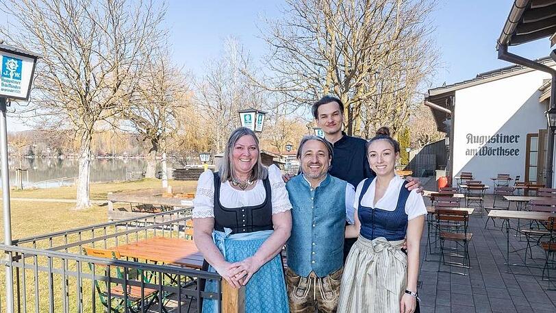 Carola Petrone (l.) und ihr Mann Domenico (M.), zusammen mit Sohn Fernando und Tochter Sophia.