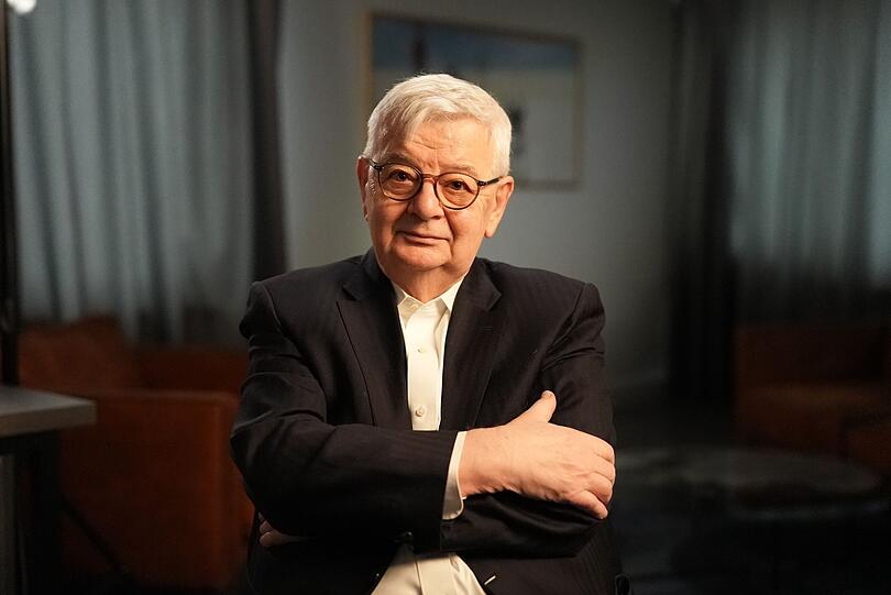 Joschka Fischer, damals Bundesau&szlig;enminister, war eng in die Krisenkommunikation eingebunden. Er berichtet &uuml;ber Verhandlungen mit den Taliban.