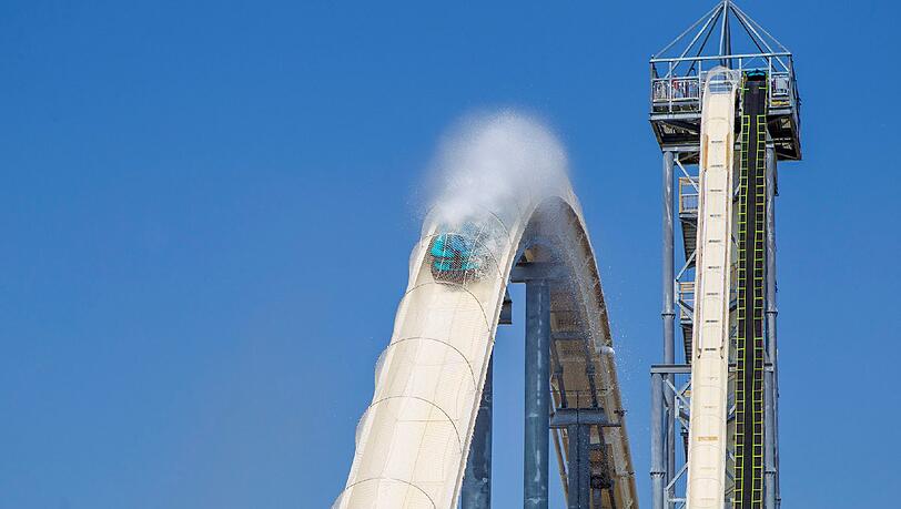 Ein Zehnjähriger ist auf einer Wasserrutsche in einem Vergnügungspark in der US-Stadt Kansas-City ums Leben gekommen. Nach einem Eintrag im Guinness-Buch der Rekorde handelt es sich um die höchste Wasserrutsche der Welt mit gut 51 Metern Höhe. Foto: Schlitterbahn Waterparks And Res/Archiv Ein Zehnjähriger ist auf einer Wasserrutsche in einem Vergnügungspark in der US-Stadt Kansas-City ums Leben gekommen. Nach einem Eintrag im Guinness-Buch der Rekorde handelt es sich um die höchste Wasserrutsche der Welt mit gut 51 Metern Höhe. Foto: Schlitterbahn Waterparks And Res/Archiv