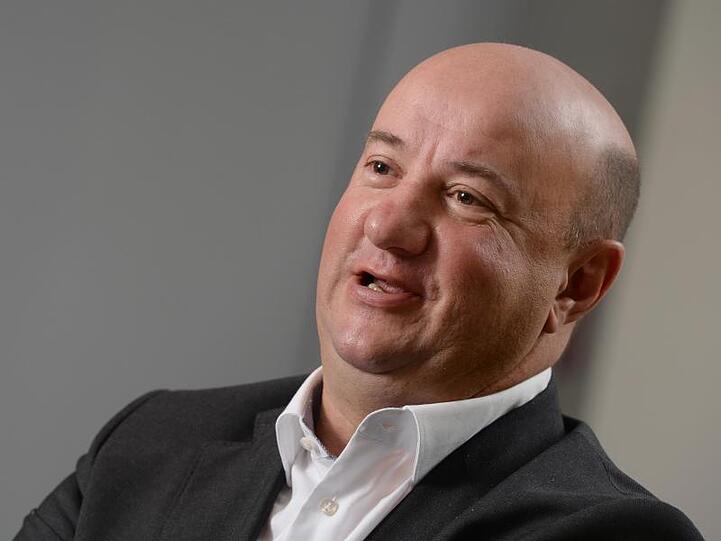 Brecht, der bei Daimler auch im Aufsichtsrat sitzt, sagte der "Automobilwoche", man versuche, die EU-Regeln über optimierte Verbrennungsmotoren, Hybridfahrzeuge und reine Elektroautos zu erreichen.