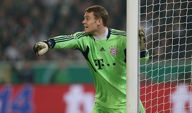 MANUEL NEUER: Nach den Patzern in den zwei Liga-Spielen war es sein Beweistermin. In den ersten Szenen hellwach, stark im Eins-gegen-Eins, vor allem gegen Reus. Bei Rückpässen sicher. Vergessen sind die Fehler von damals. Note 2