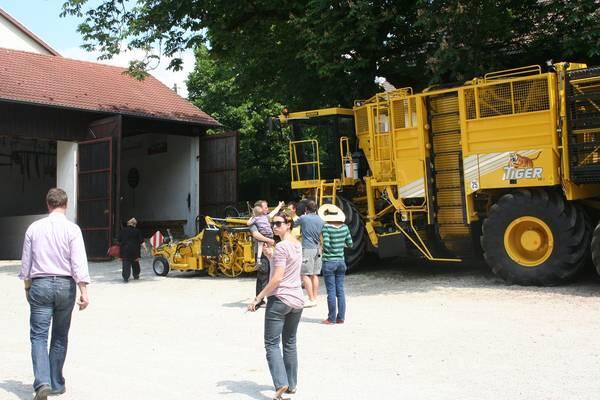 Bilder vom Making- of: Die Aufnahmen für den Jungbauernkalender 2013 in Bayern fanden im Mai statt
